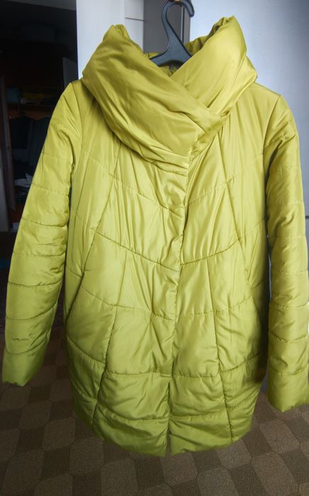 Куртка женская, тёплая, весна/осень/зима, размер L, зелёная, идеальна.