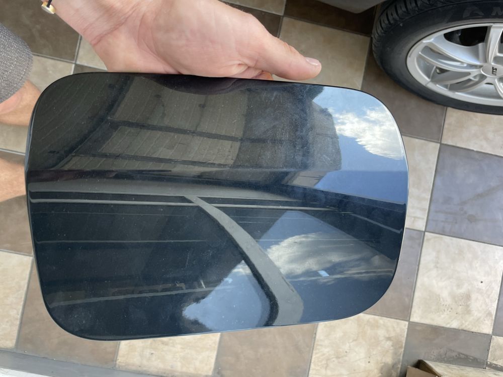 BMW G26 i4 кришка лючка