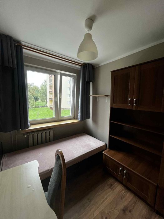 Pokój w mieszkaniu na 1piętrze os. Piastów 18/81