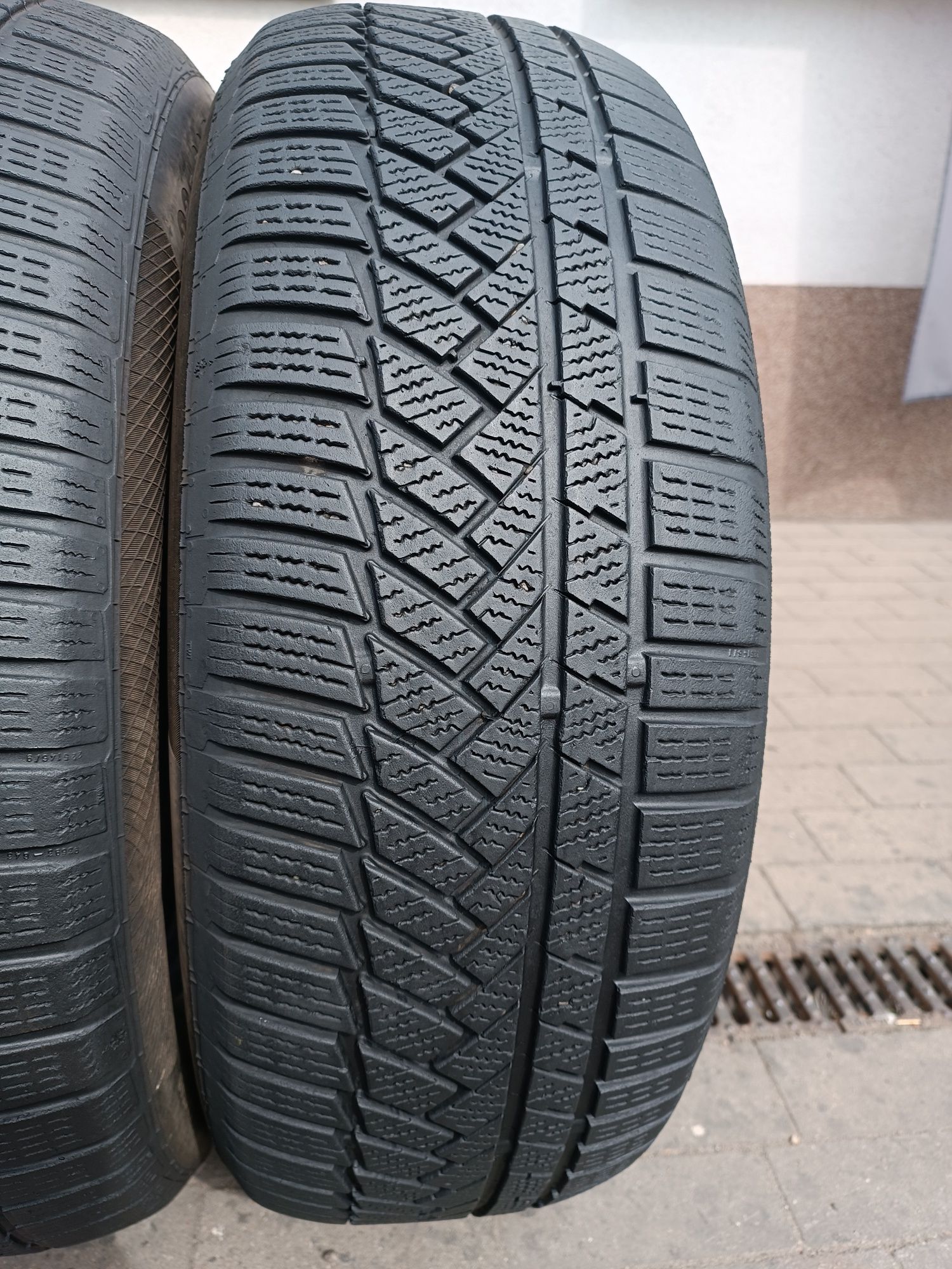 235/60R18 Continental Winter Contract TS 850 P