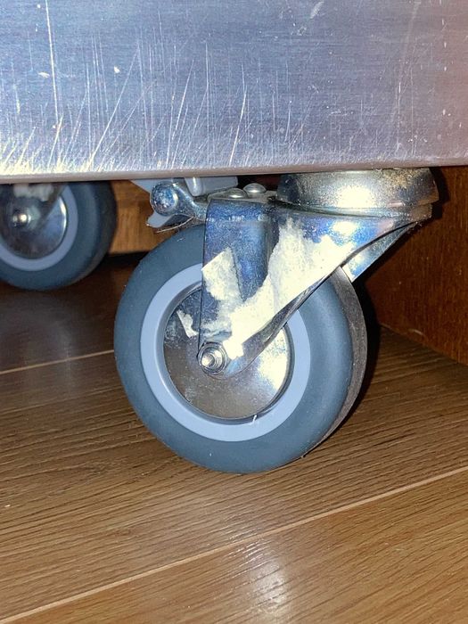 Aquario com móvel de suporte