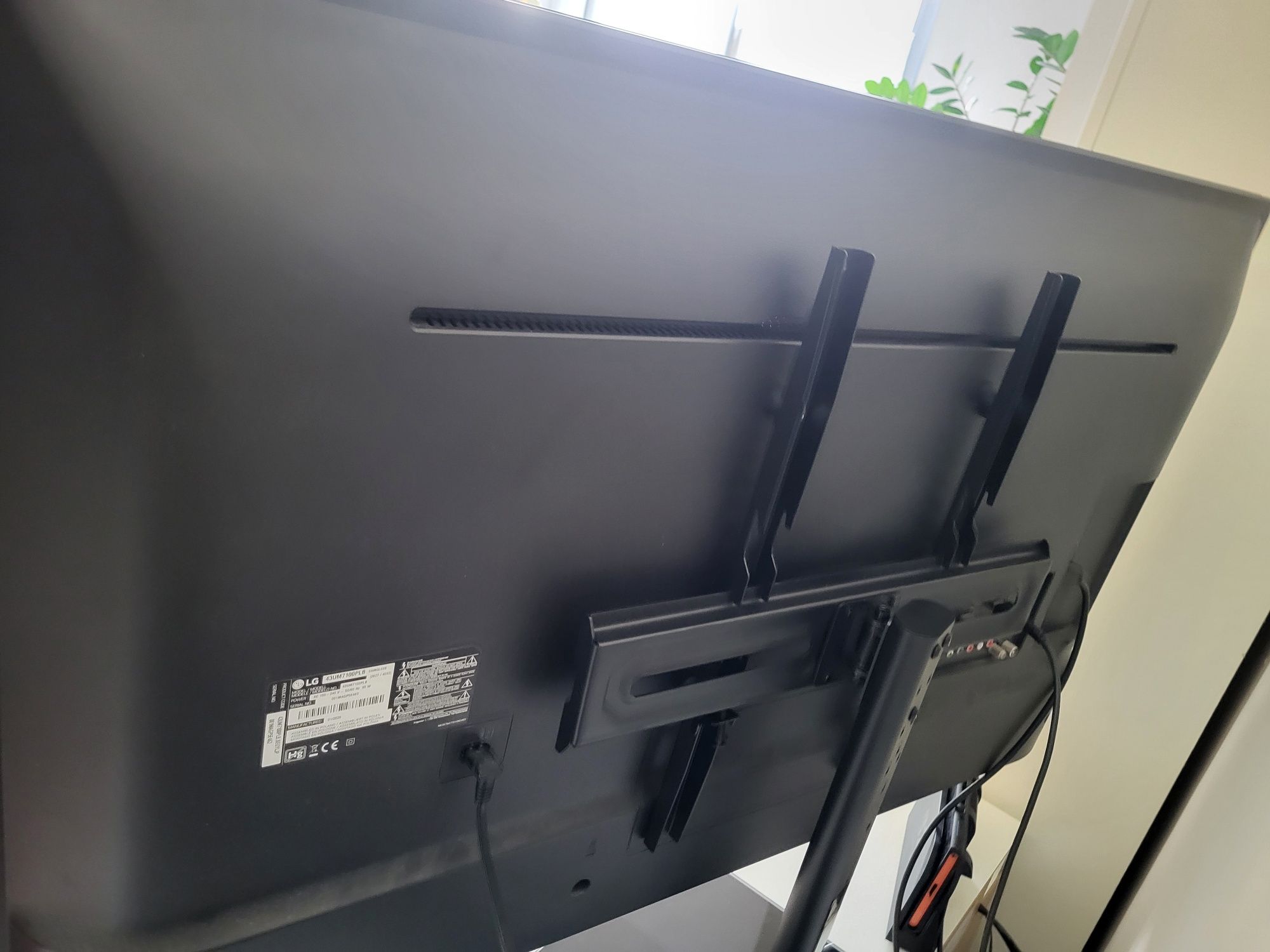 Tv LG para peças + suporte