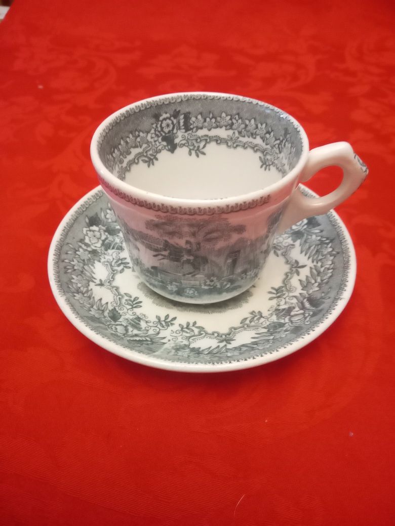 Chávena em faiança Massarelos de 1904