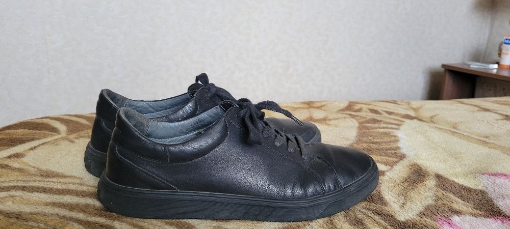Продам шкіряні кеди 40 розмір