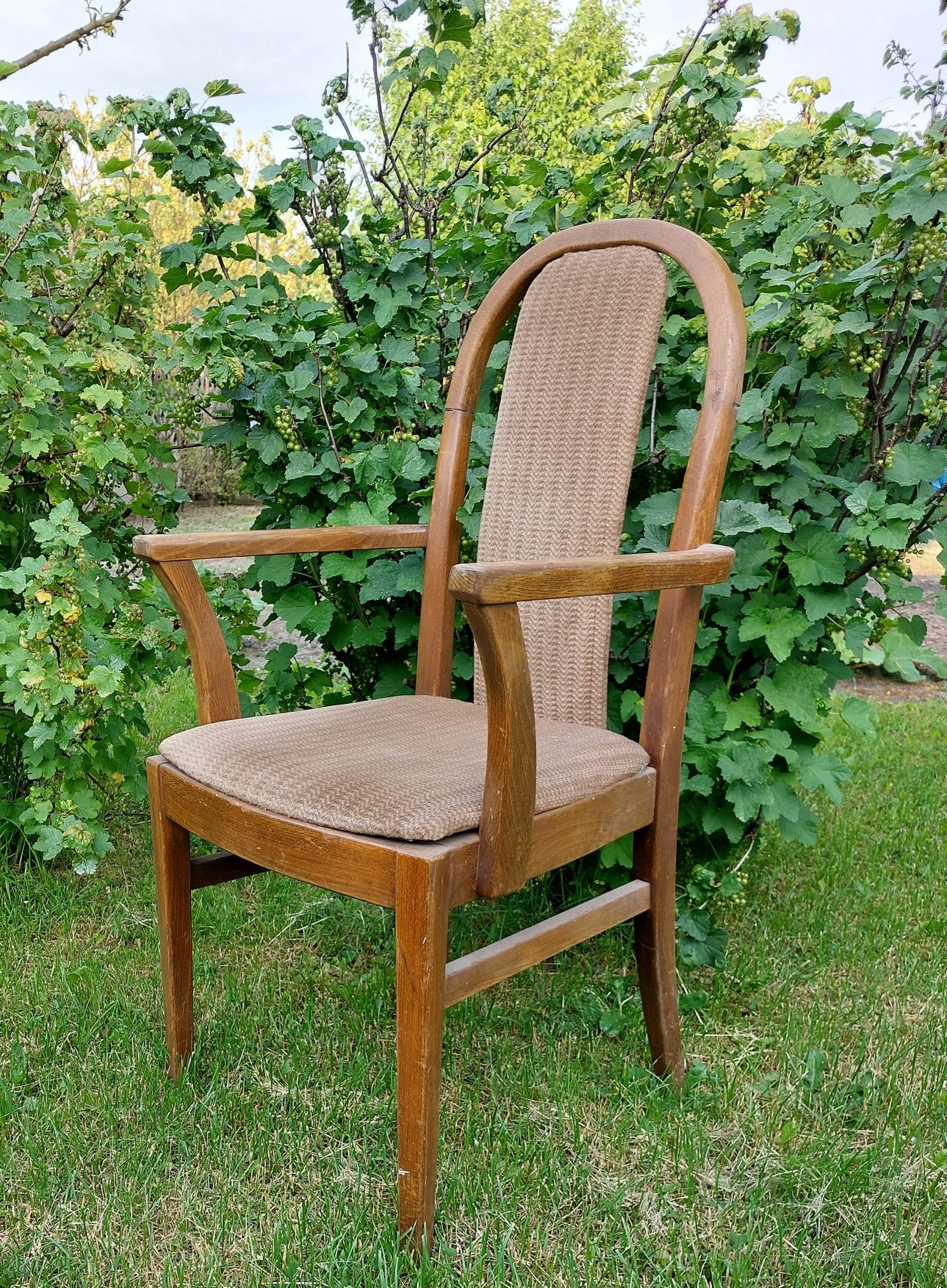 Krzesła z podłokietnikiem, NA SZTUKI lata 70/80. Bukowe, gięte.