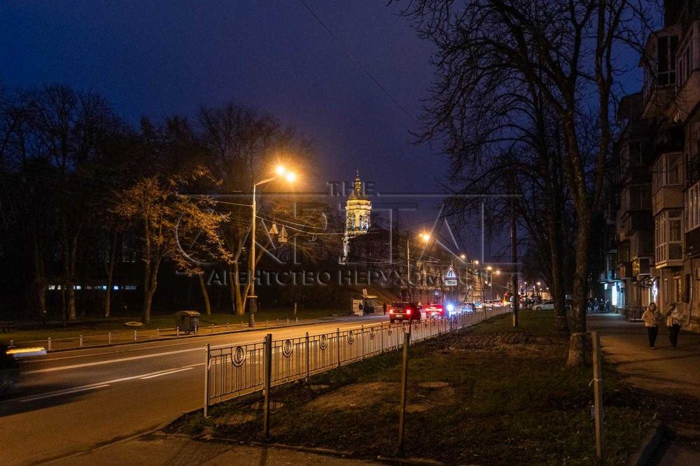 Продаж сучасна квартира 4-кімнати  вул. Лаврська 6 3 СПАЛЬНІ ЦЕНТР