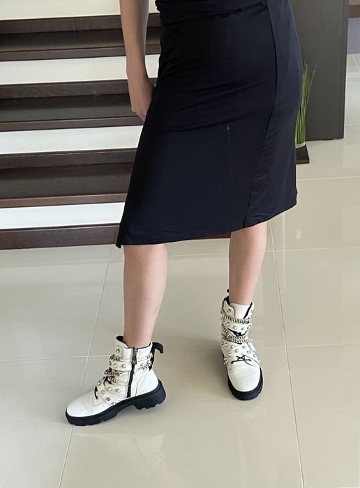 Skórzane botki białe