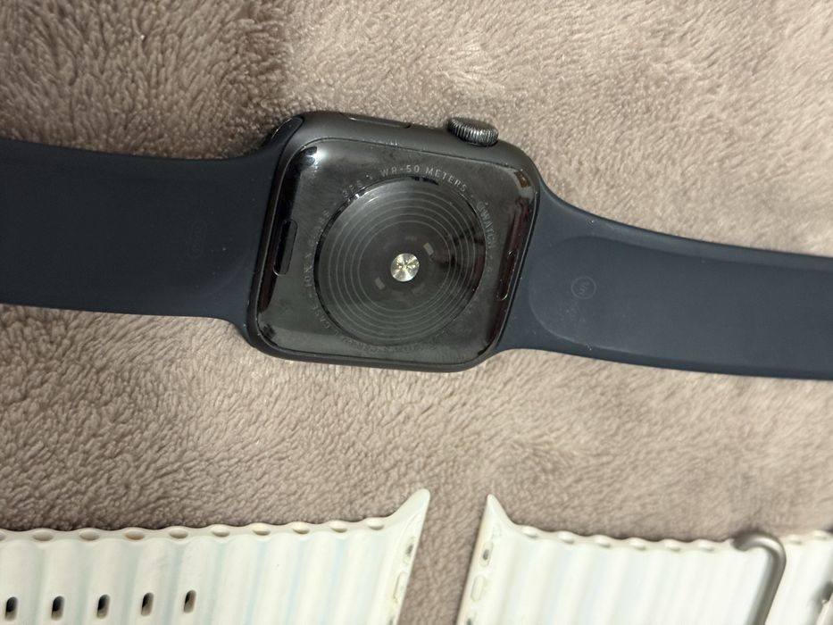 Apple Watch SE black + watch series 3 gold