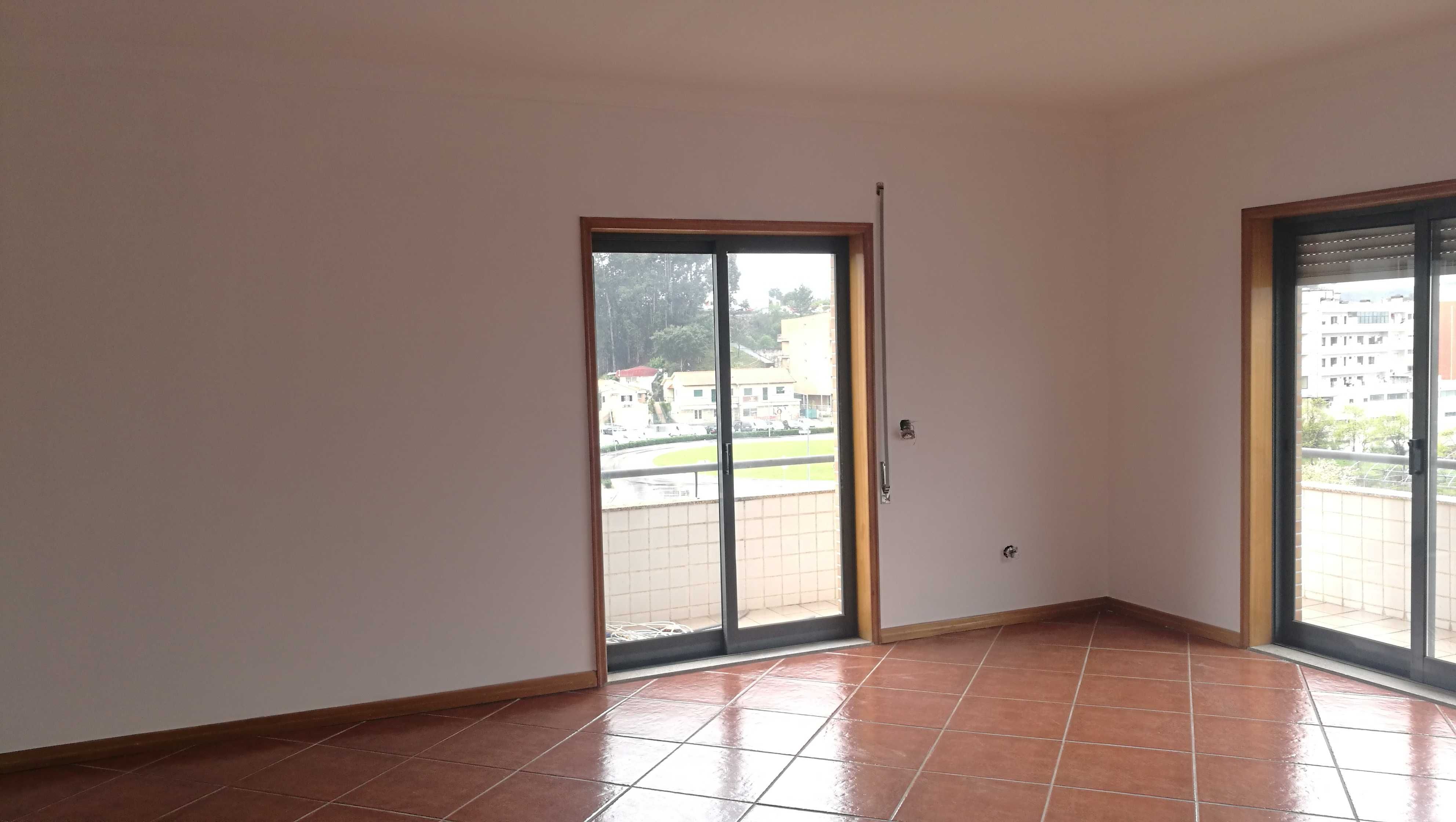 Trolha e Pintor assentamento de azulejo tijoleira e pintura