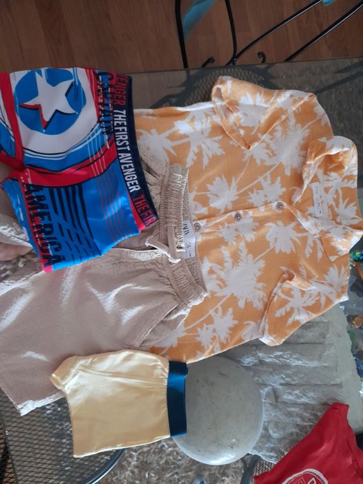 Menino - 4 anos conjunto de três  pecas e a oferta de umas boxers.