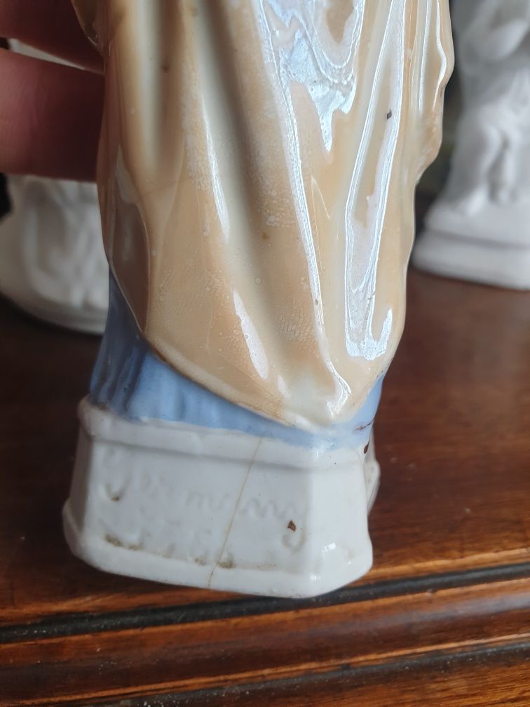 Porcelanowa niemiecka figurka Pana Jezusa sygnowana