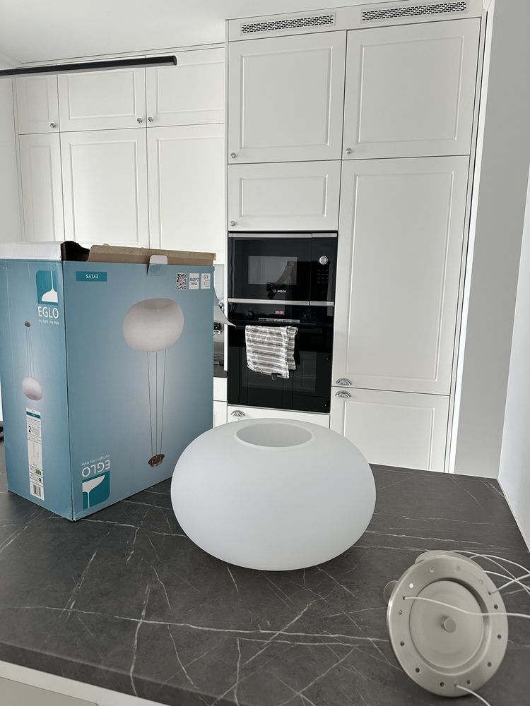 Biała wisząca lampa Eglo