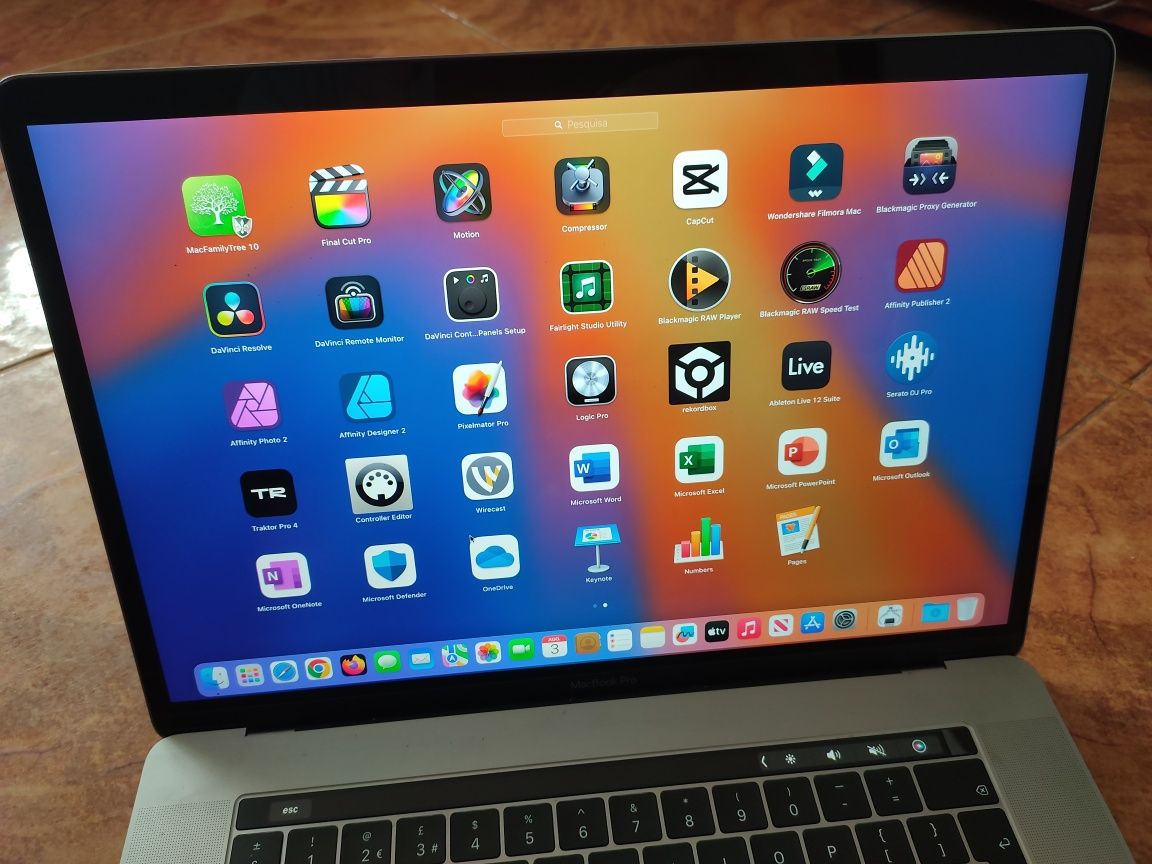 MacBook Pro 15" 2019 i9 16GB 500GB SSD + Software Pro Impecável