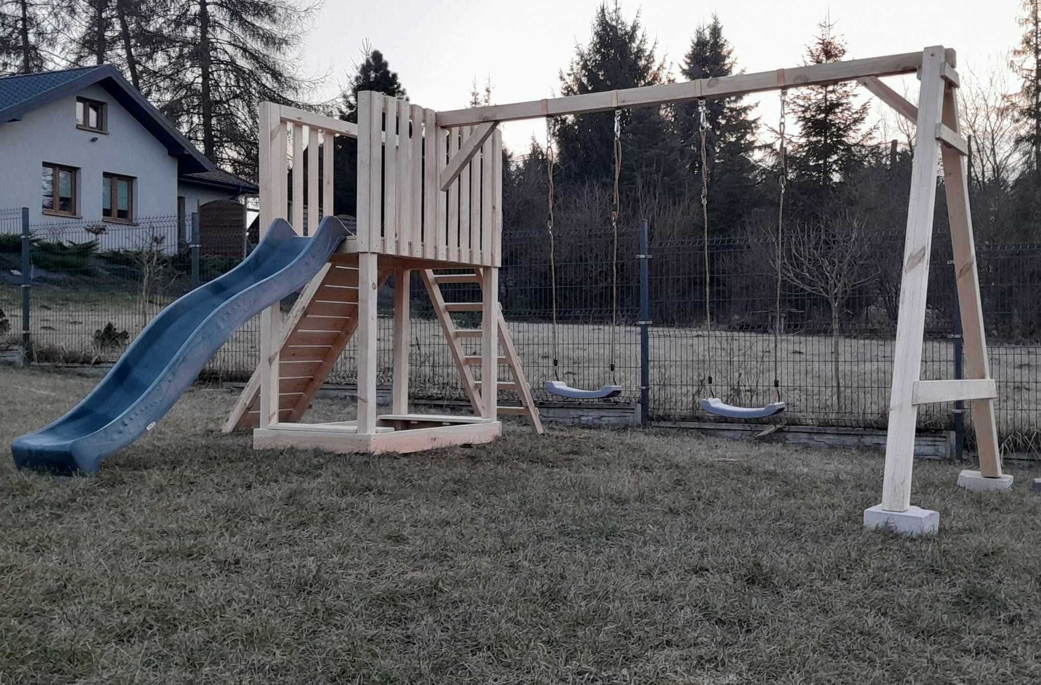 Drewniany plac zabaw, domek dla dzieci, zjeżdżalnia, huśtawki