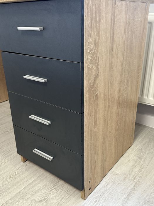 Стіл компʼютерний з полицями