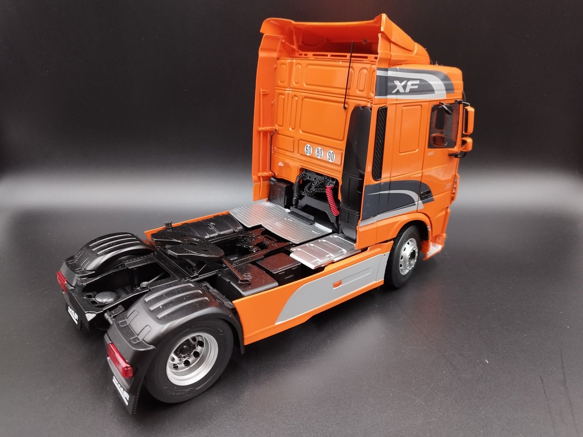 1:18 Premium ClassiXXs 2016 DAF XF Space Cab Orange model nowy