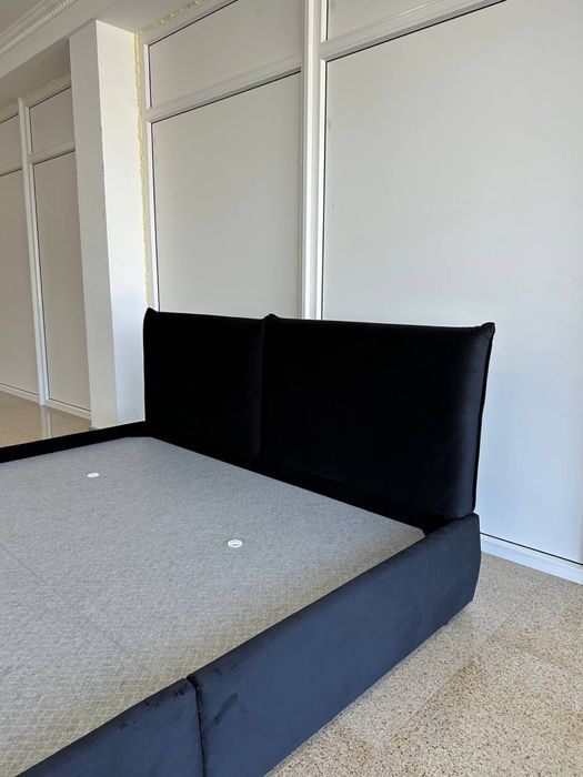 Продам двохспальне ліжко під матрац розміром 1800*200