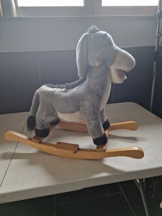 Boneco para  criança  baloiçar