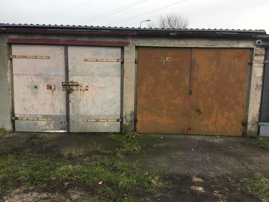 Garaż dwa garaże obok siebie sąsiadujące