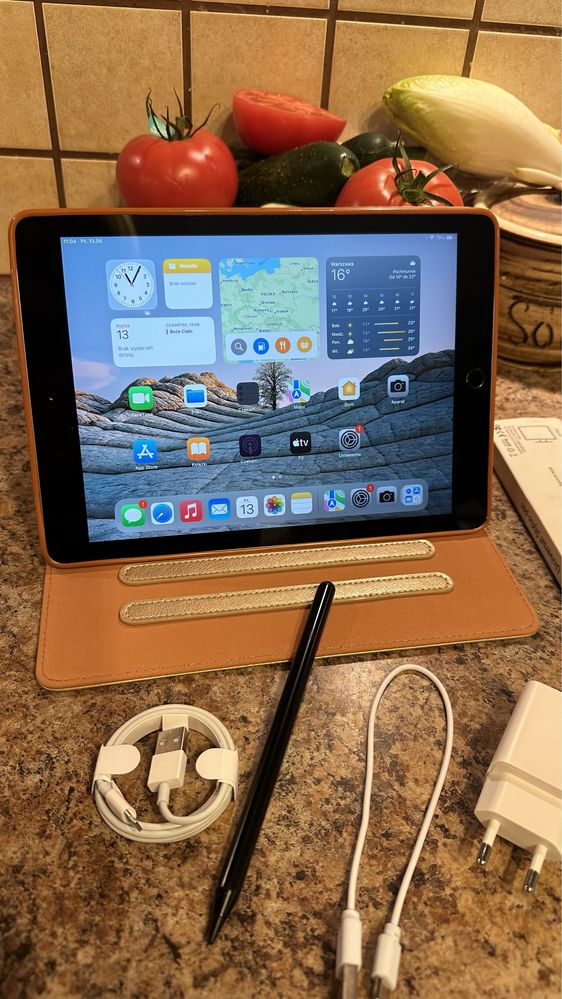 Tablet iPad Apple + NOWY RYSIK + nowe etui - cały zestaw