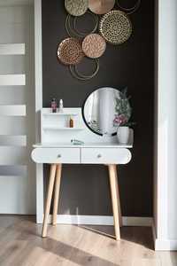 Piękna Nowa Toaletka kosmetyczna z lustrem skandynawska