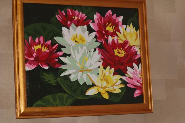 Картина лотосы на воде разноцветные натюрморт цветы живопись акрилом