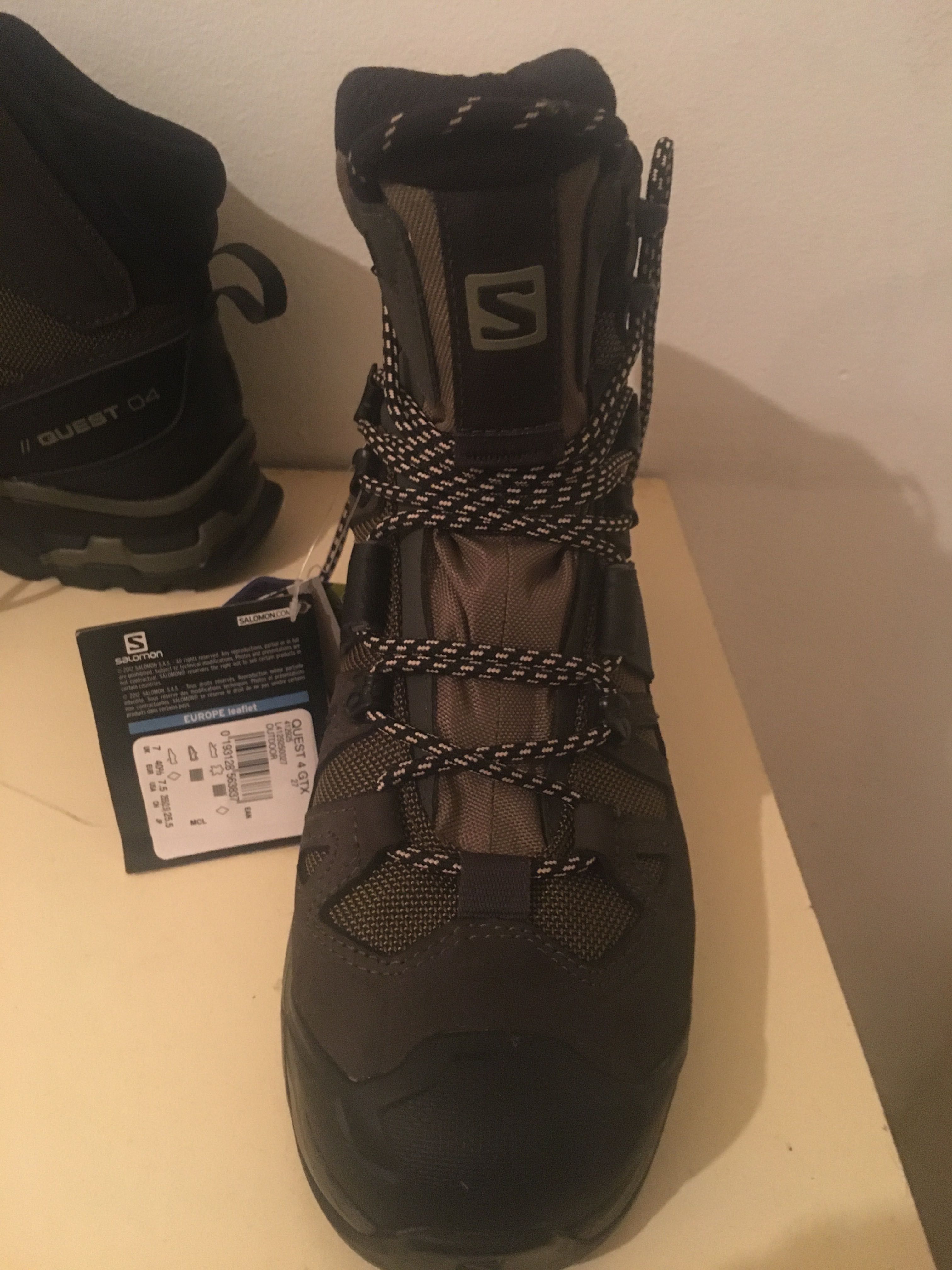 Botas da marca Salomon.Gorotex