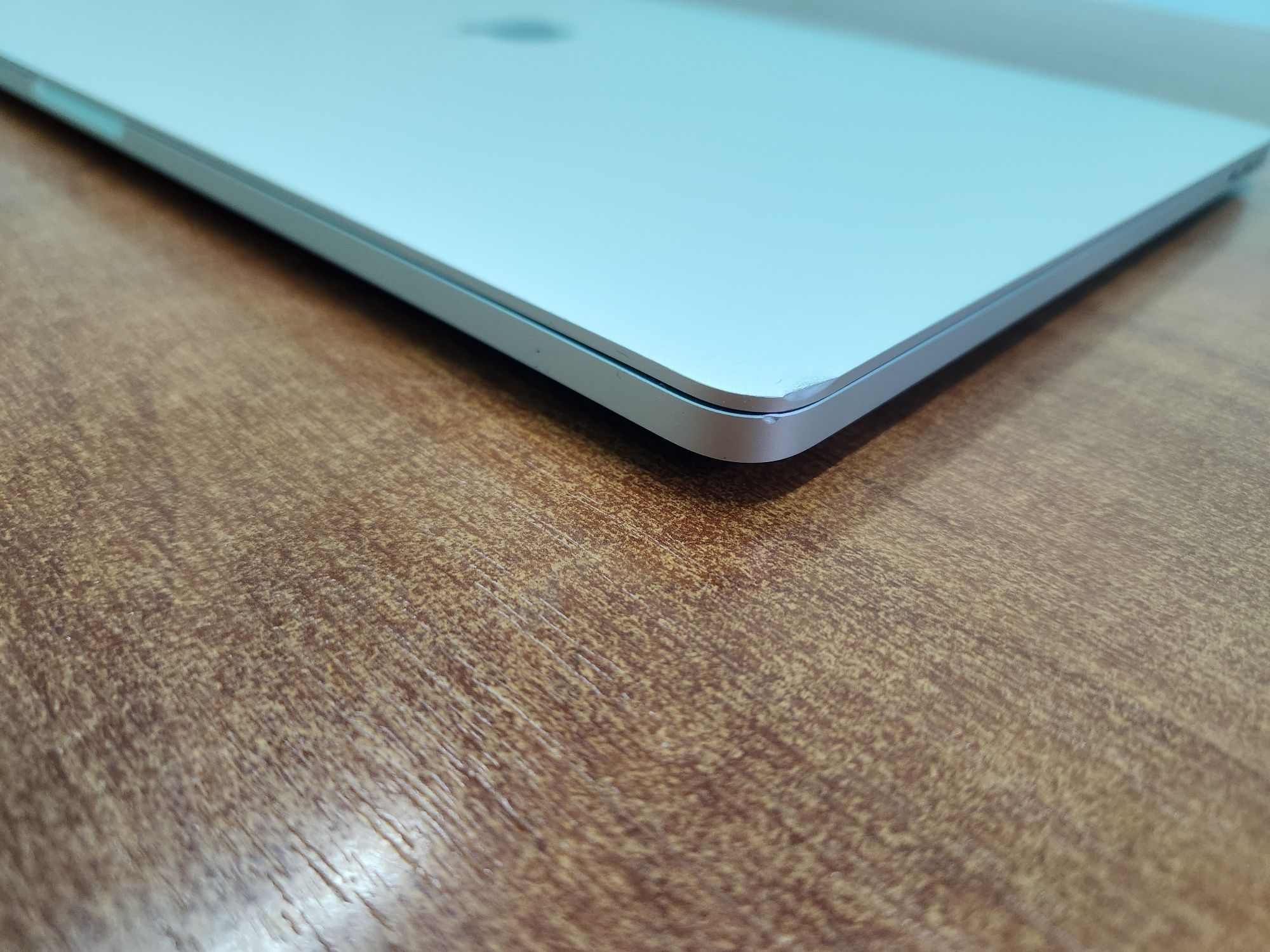 Apple Macbook Pro 16 i7/16/512 Silver