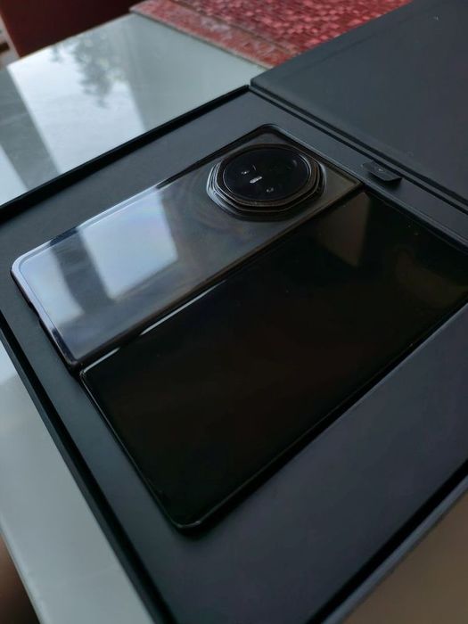 Vendo ou Troco Honor Magic V3 fold, 512GB, igual a novo!