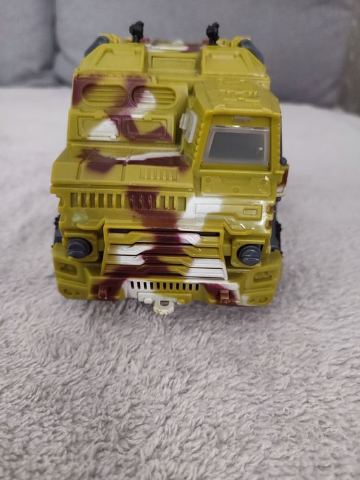 Військова машинка (з рухливими деталями)