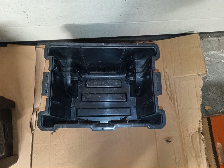 Skrzynka narzędziowa na kółkach