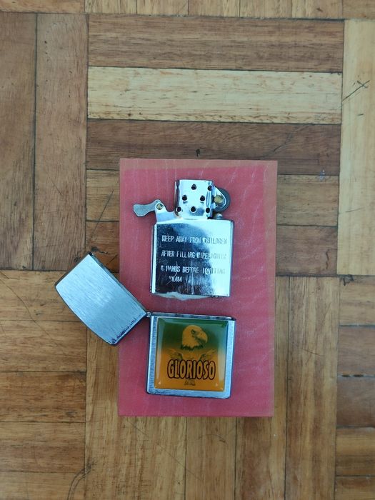 Isqueiro Petróleo Glorioso com caixa