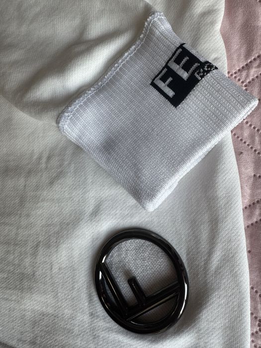Продам світшот FENDI оригінал
