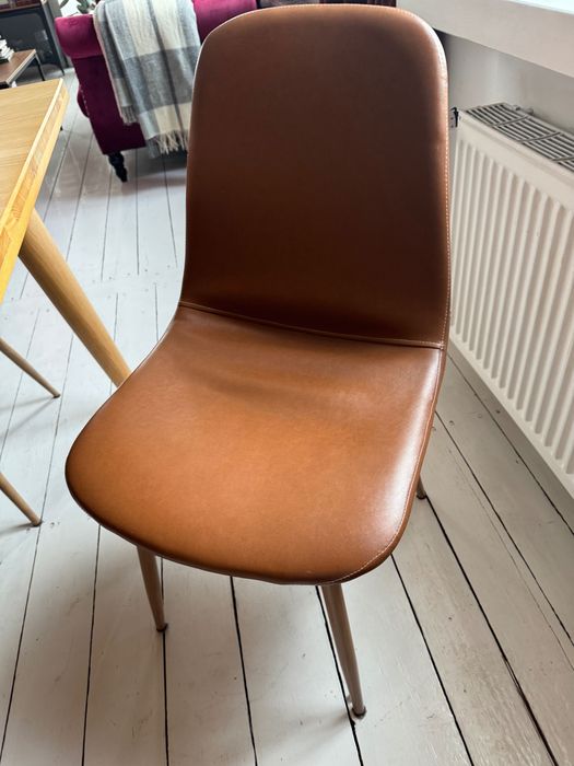 Krzesła do stołu w salonie, jadalni