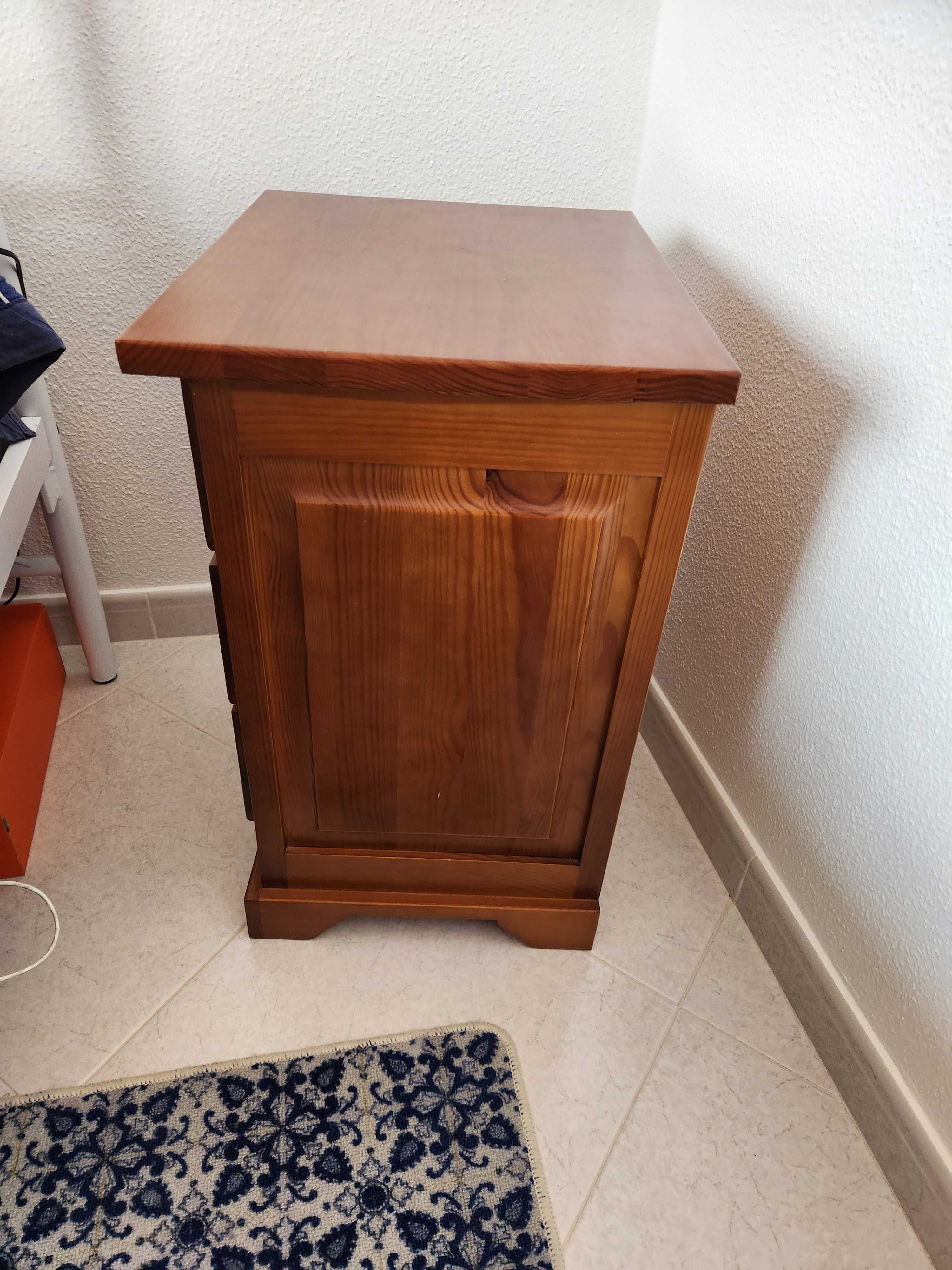 Mesa de cabeceira