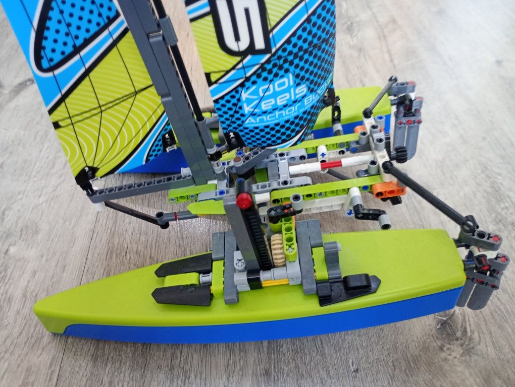 Lego technic katamaran