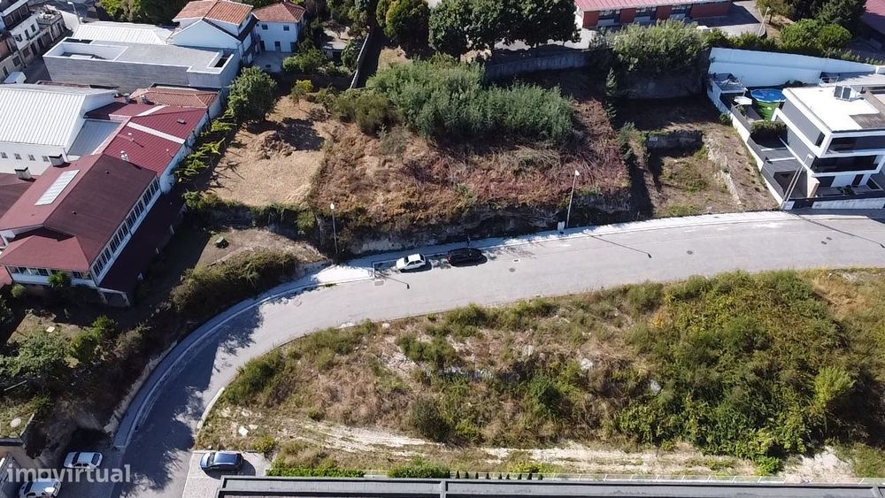 Lote de Terreno em loteamento junto da escola EB 2/3 - Bons Acessos