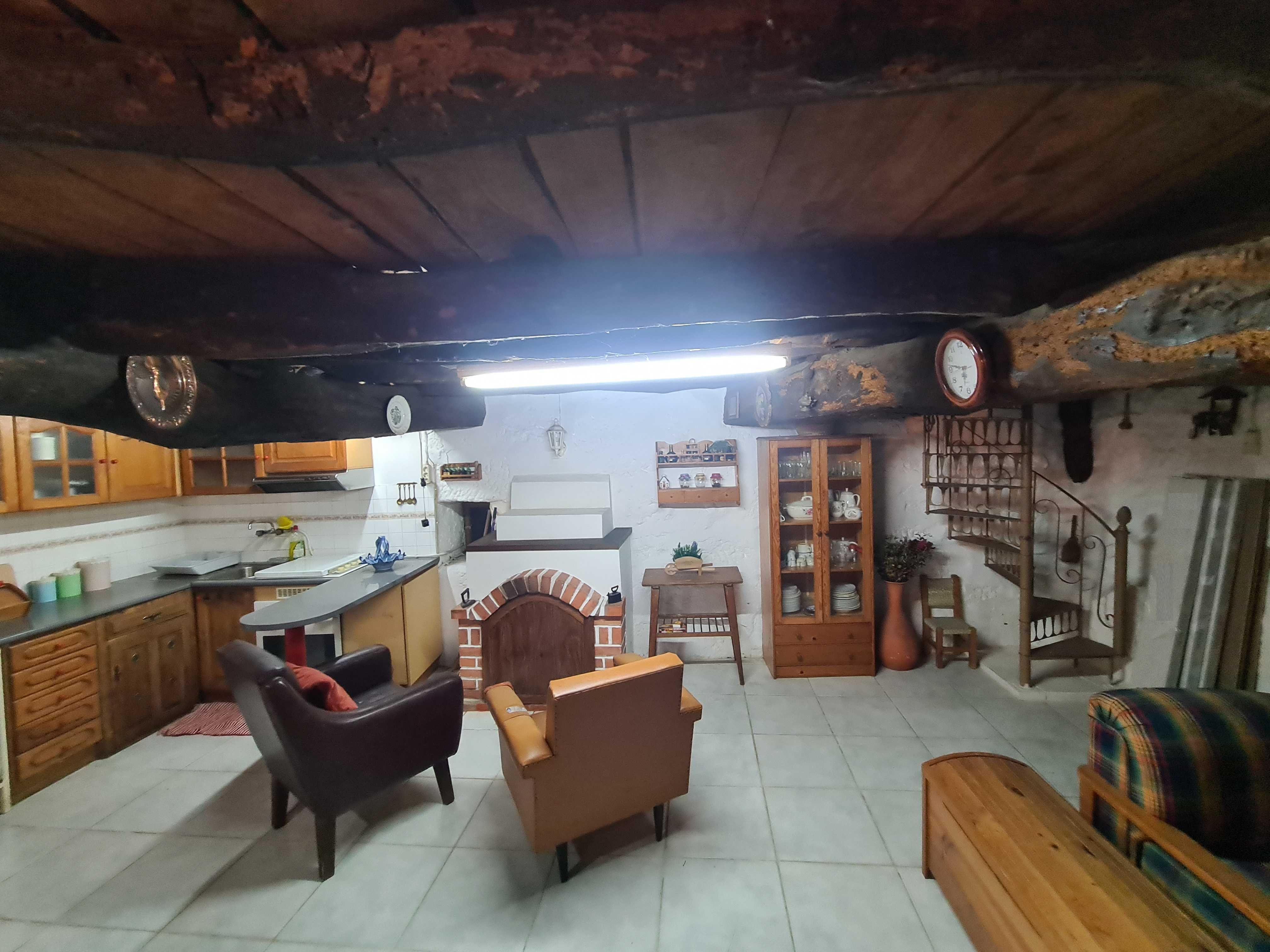 Alugo Casa Antiga T3 com terreno - Vila Nova - Vouzela