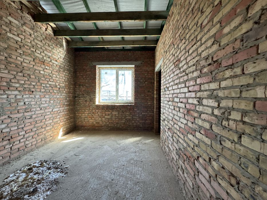 Продам котедж з комунікаціями на 3 кімнати+ділянка 2,5 сот