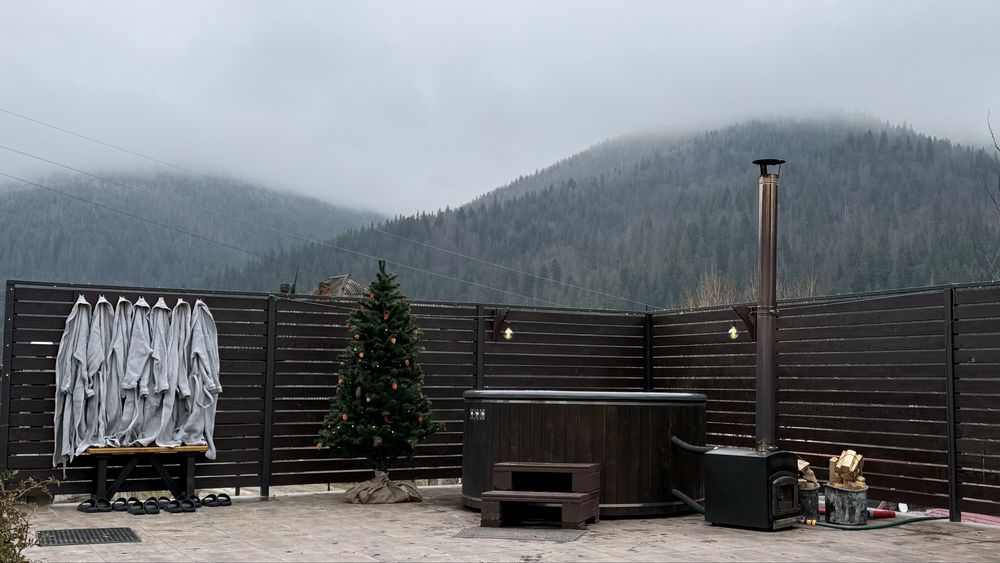 Чан джакузі та сауна на дровах з басейном