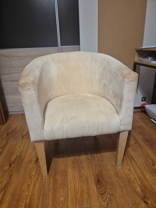 Fotel beżowy do odswieżenia