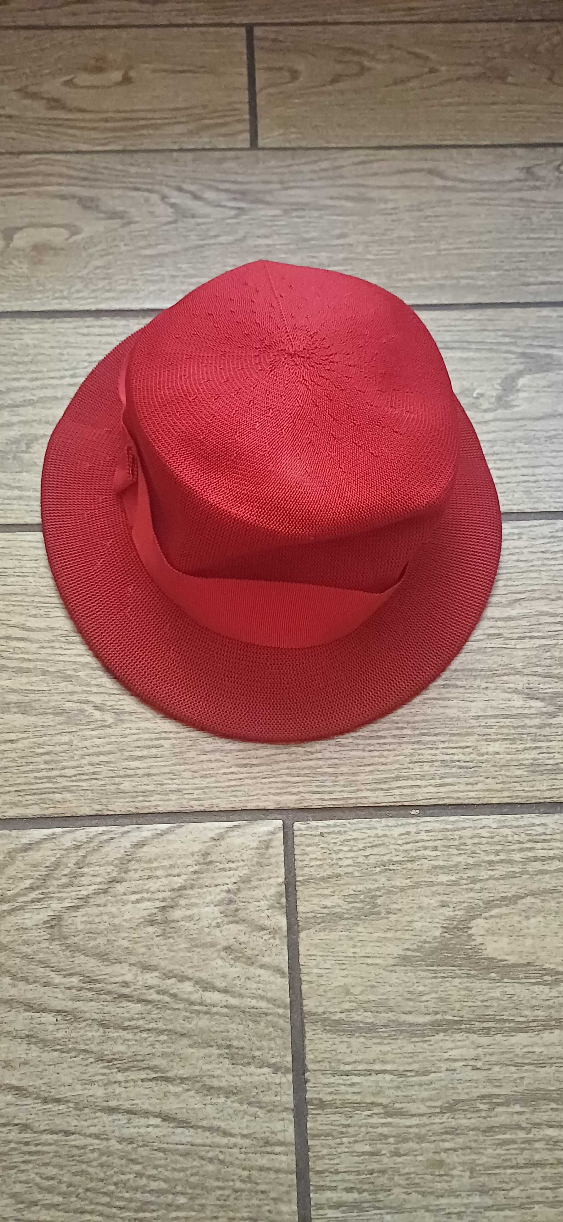 Czerwony kapelusz Kangol