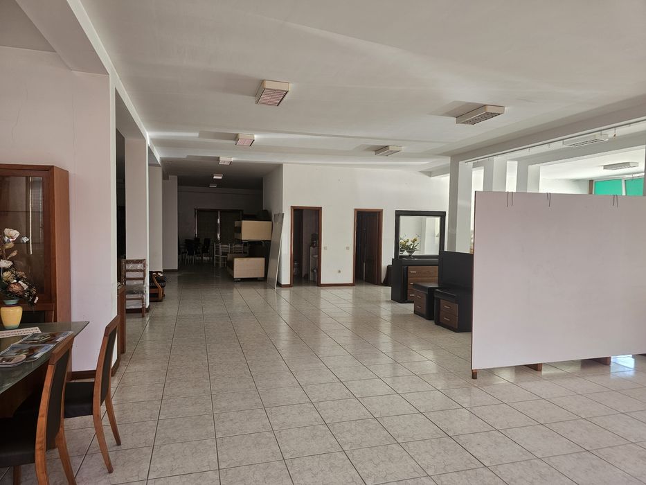 Loja em Santa Maria de Pigeiros