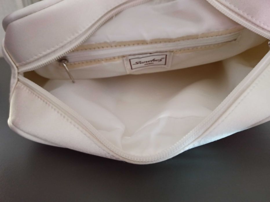 Torebka damska z kosmetyczką