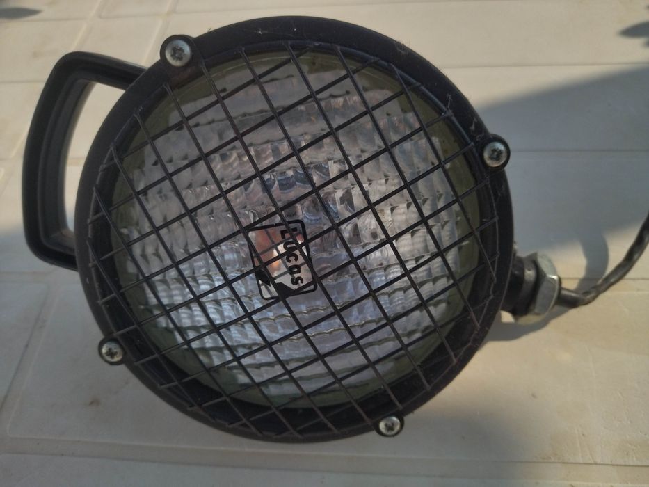 Farol portátil com fio bom estado