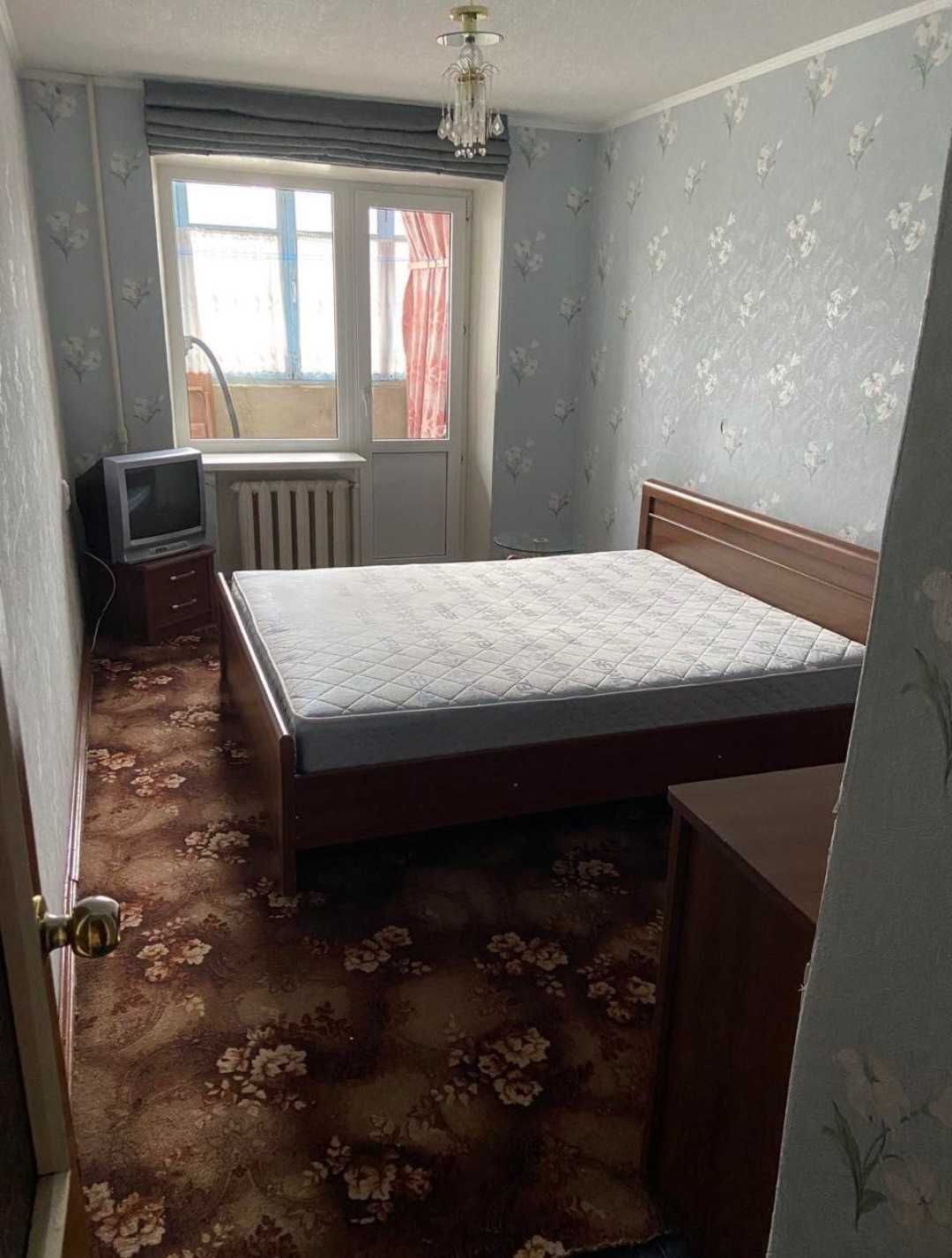 Продам простору 3-к квартиру в Новомосковську. Автономне опалення