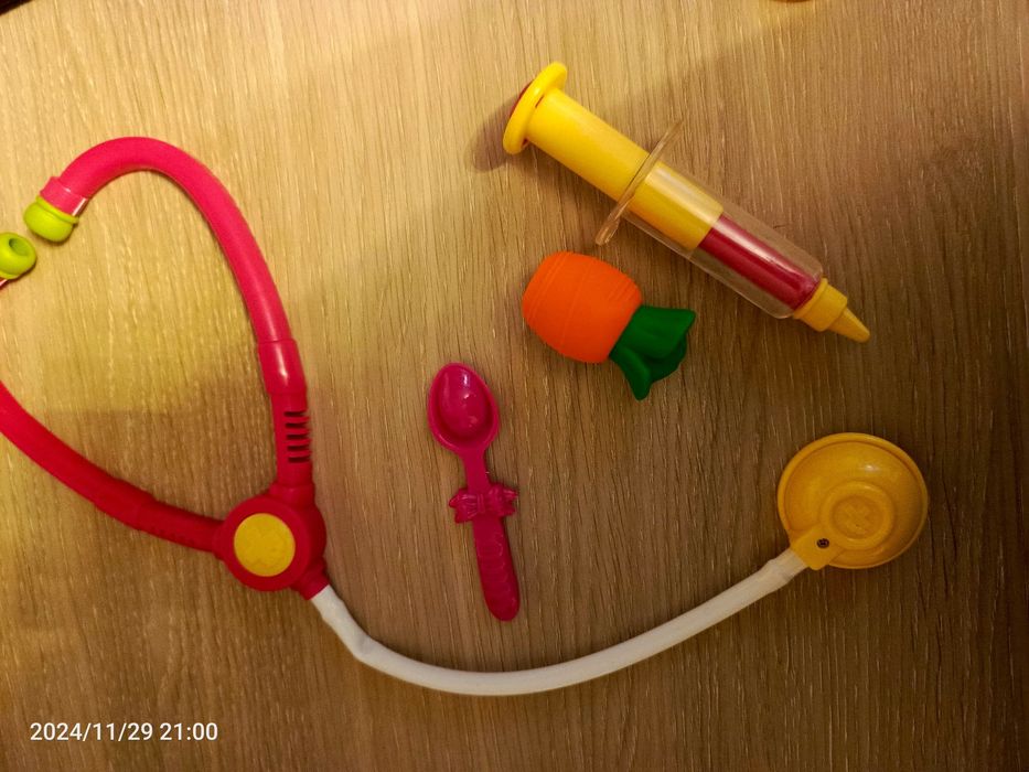 Pluszak zabawka jednorożec interaktywny weterynarz lekarz u lekarza