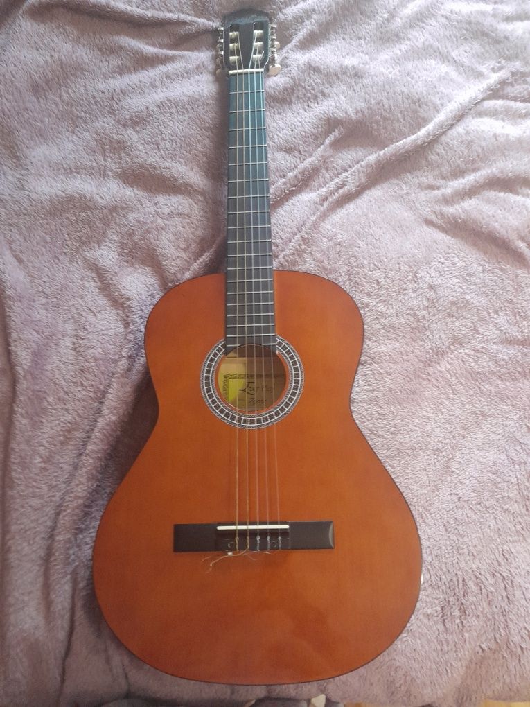 Gitara klasyczna 4/4 + futerał