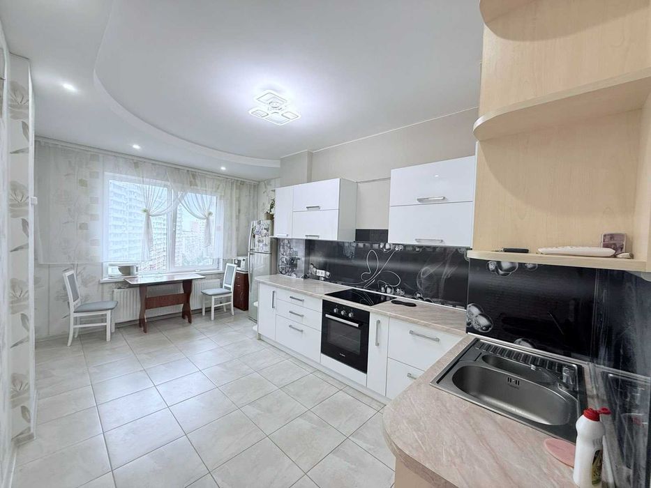 Продам 2 комнатную квартиру с кладовкой в Радужном