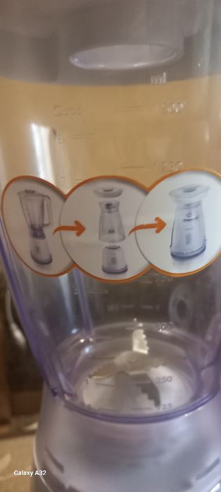 Стаціонарний блендер Phillips HR2020